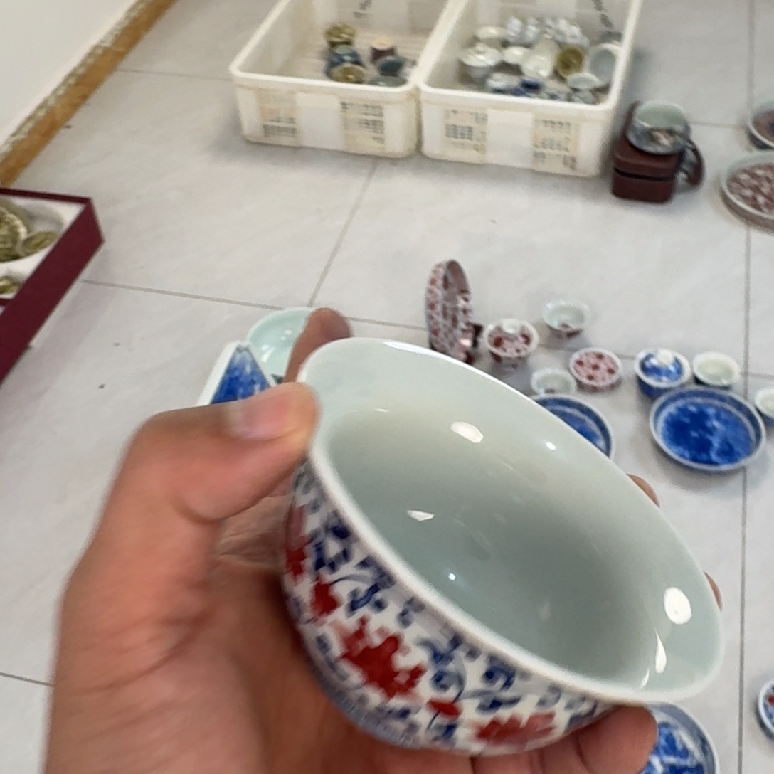 陶摆件釉里红缠枝莲大压手