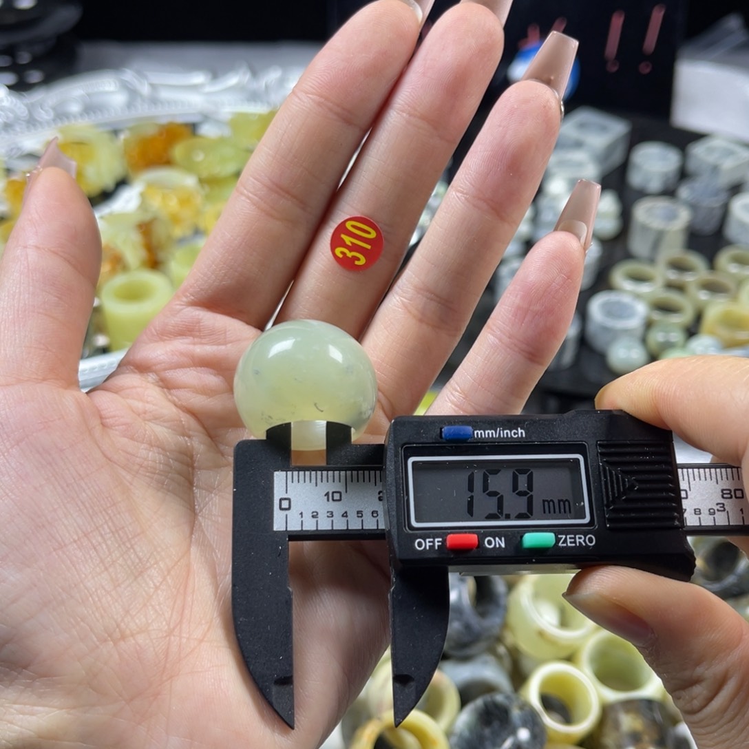 蛇纹石玉未镶嵌戒指