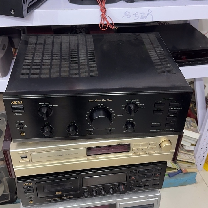 蓝***云9新YJ功放机运费自理