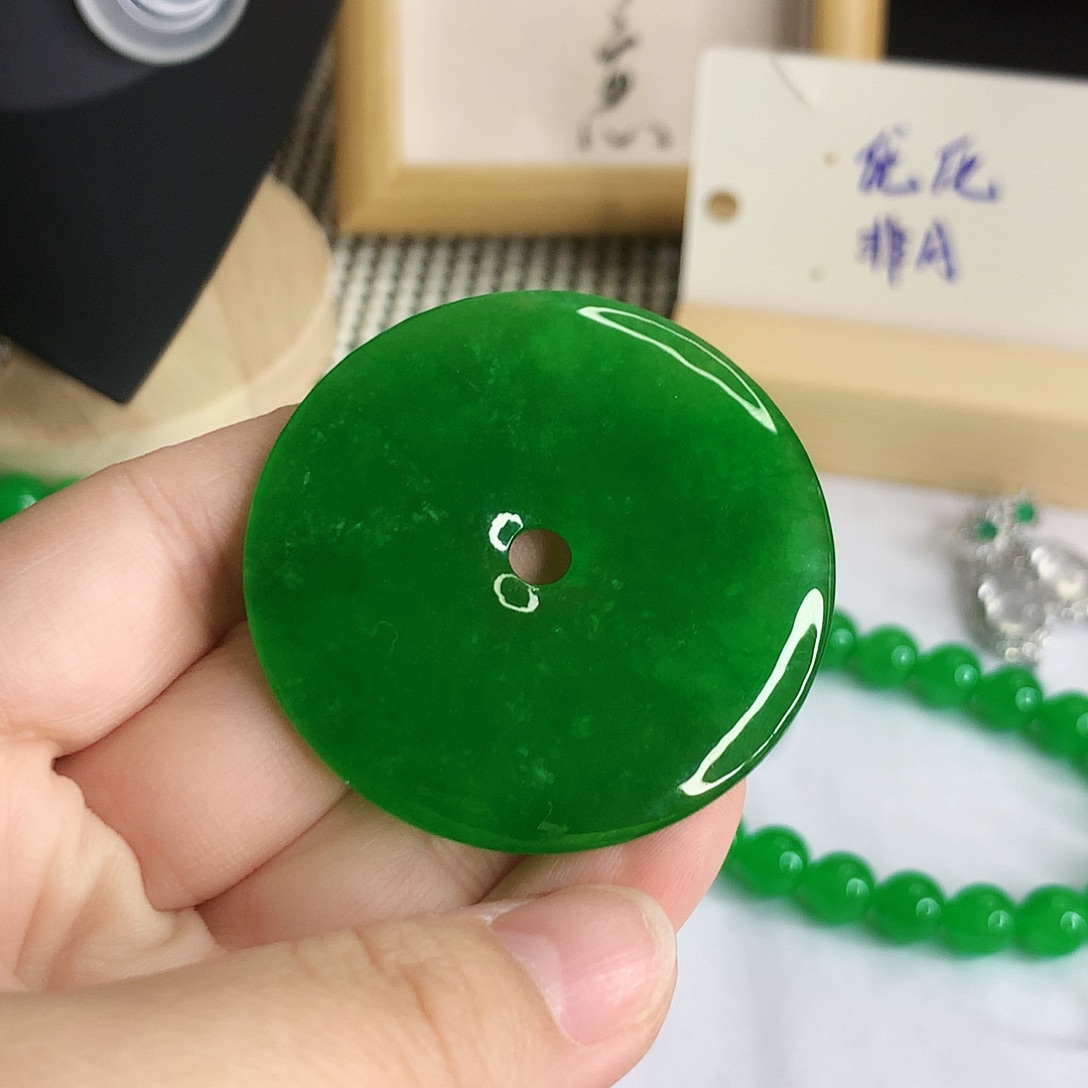 翡翠未镶嵌颈饰C****泽非a108