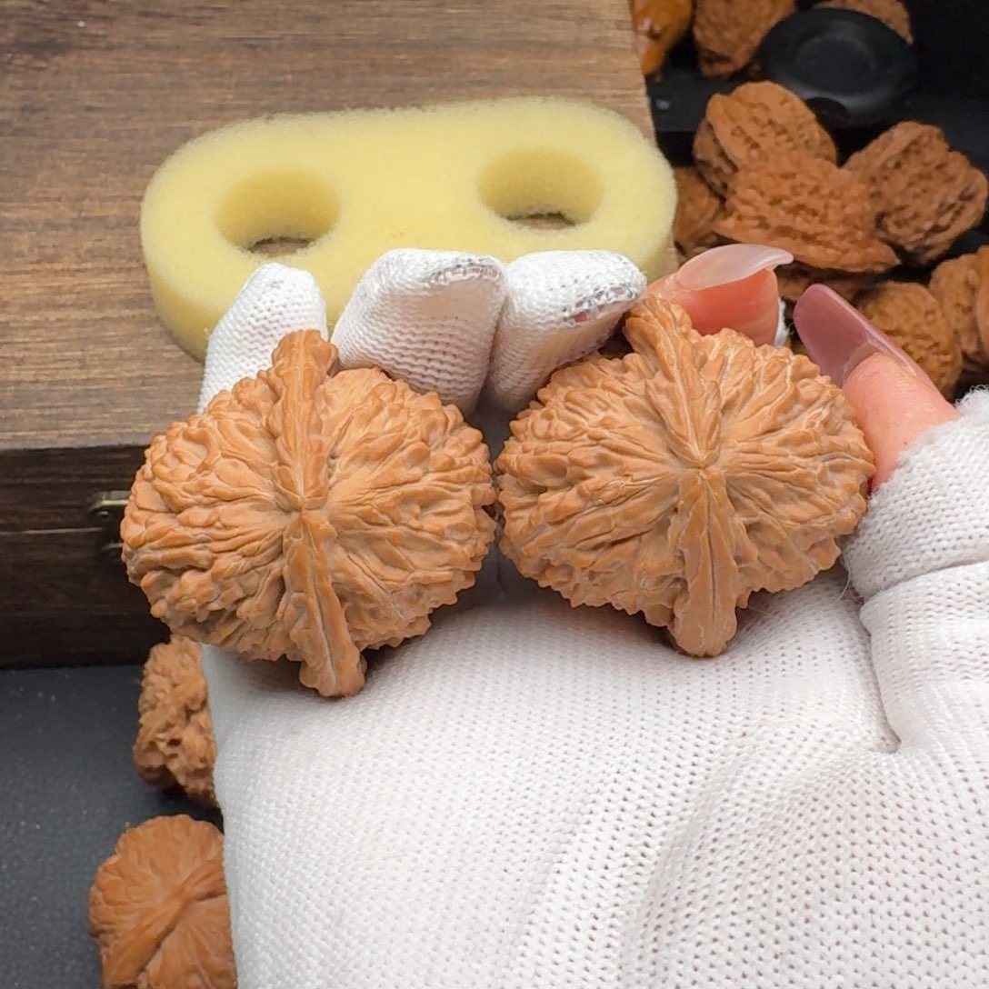 文玩核桃吊坠41三角白4673