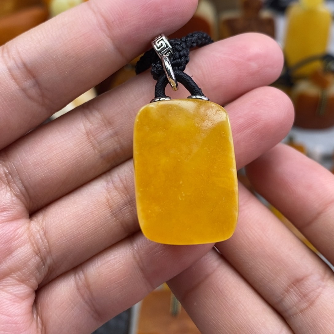 琥珀吊坠(赠链)未镶嵌
