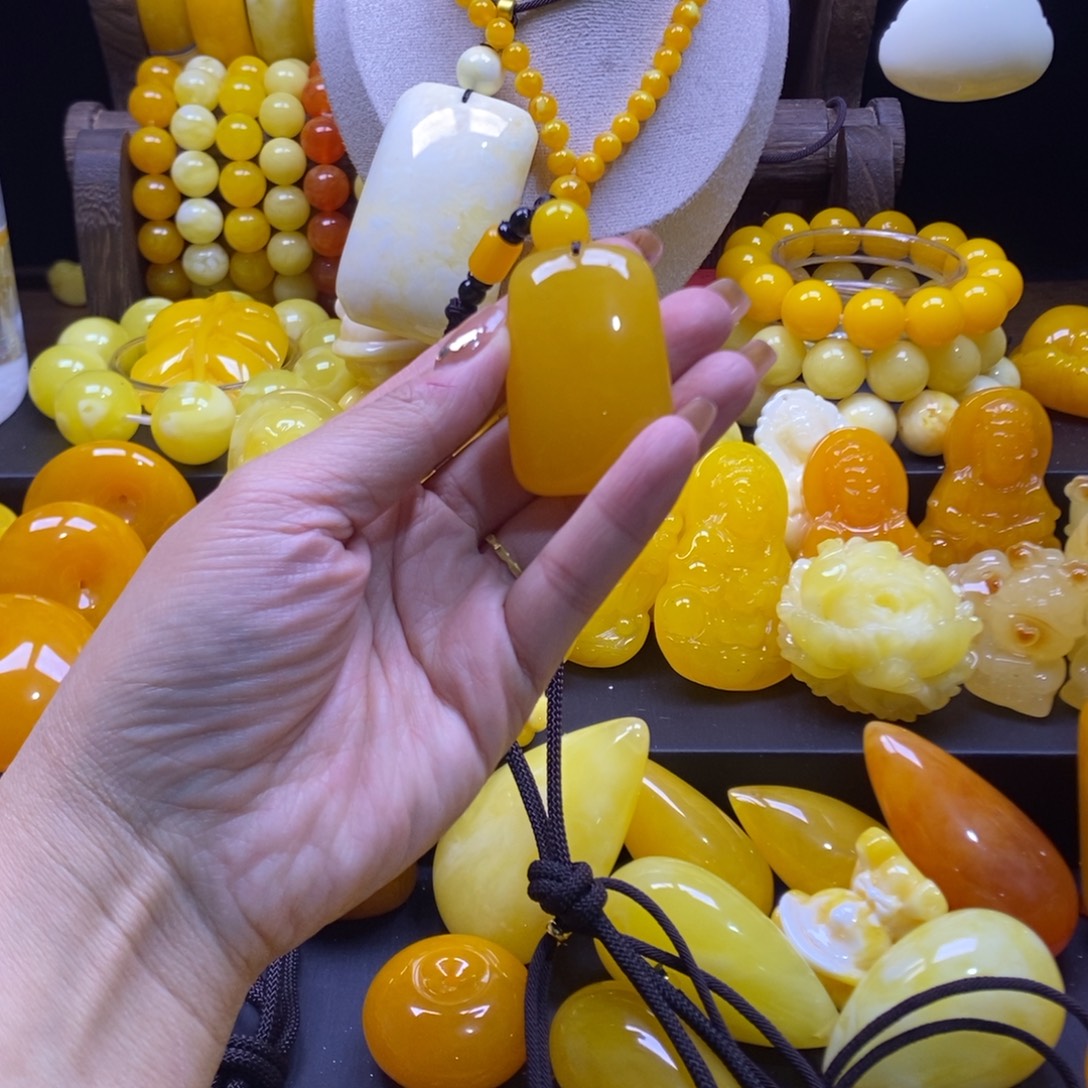 用***1非金属鸡油黄小号无事牌