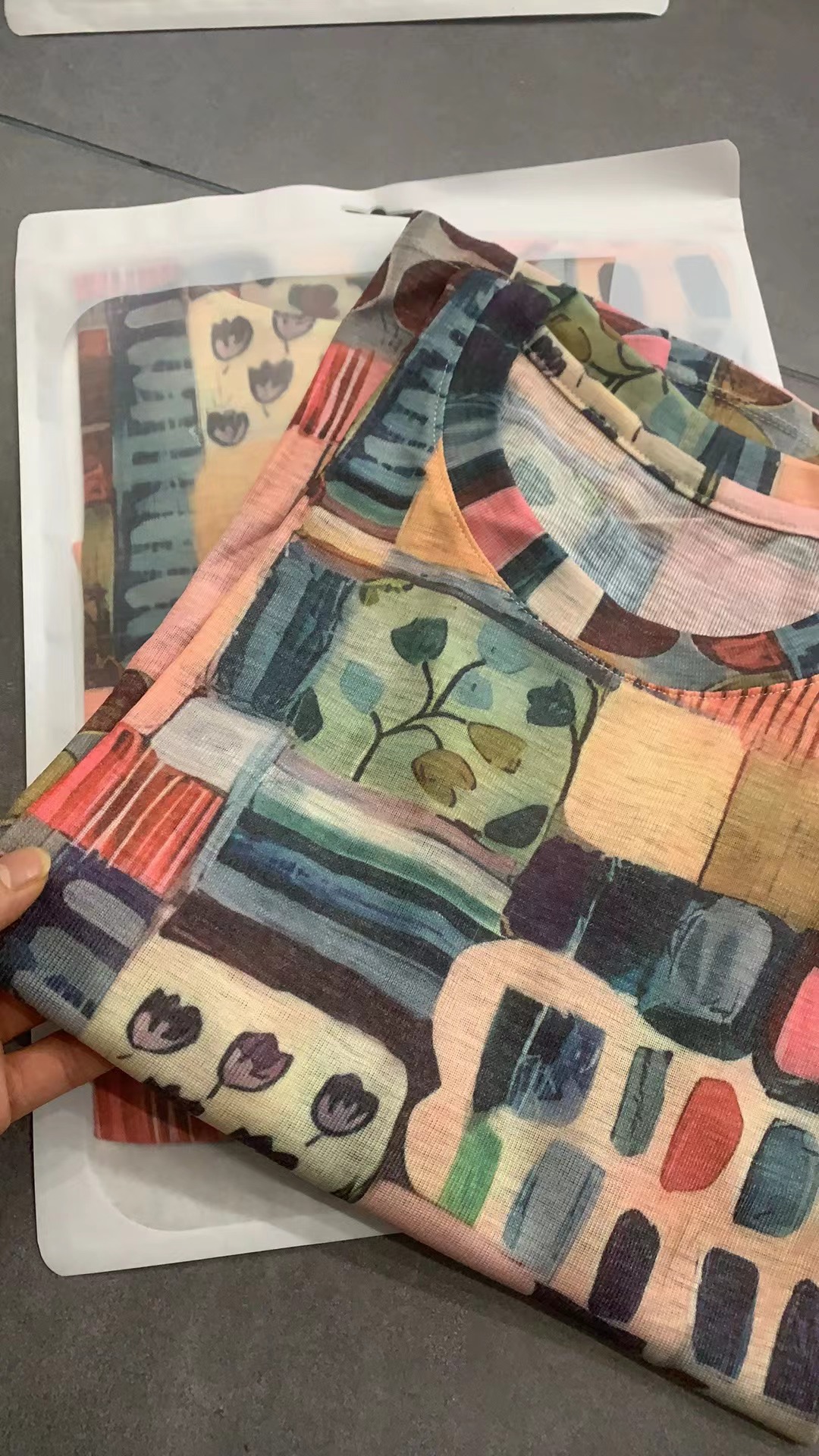 彩色几何图案短袖