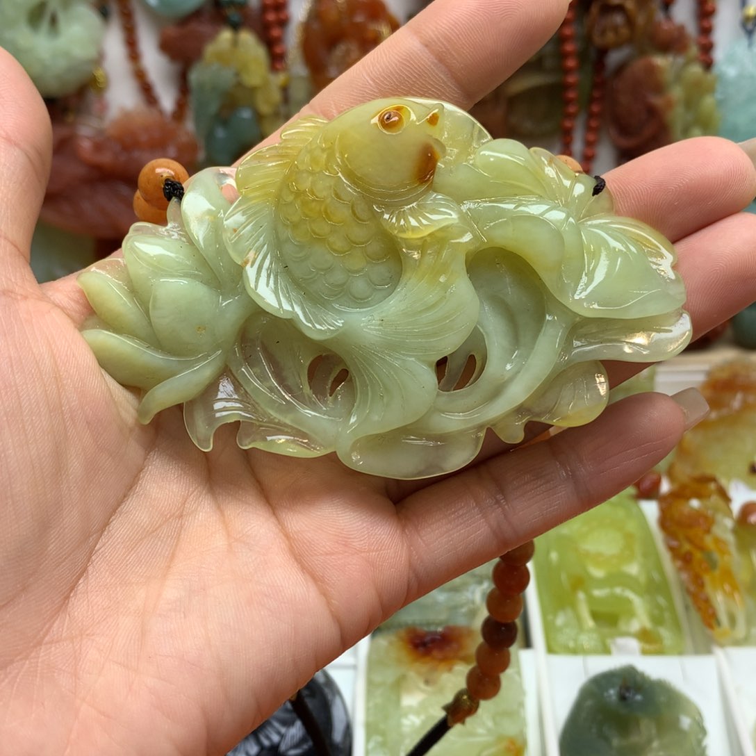 蛇纹石玉颈饰未镶嵌