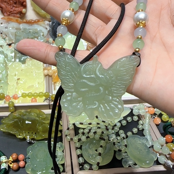 未镶嵌蛇纹石玉吊坠