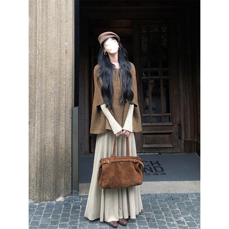 2025秋冬新款韩系高级感斗篷披肩外套叠穿针织连衣裙套装女