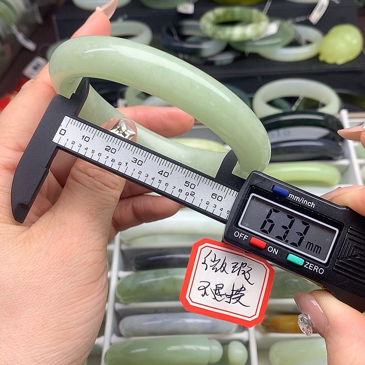 蛇纹石玉手镯未镶嵌658