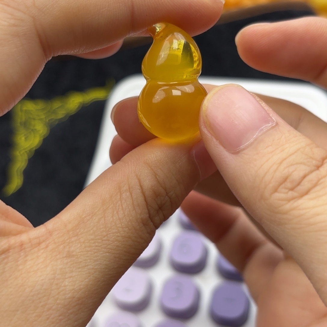 未镶嵌琥珀珠宝奇石