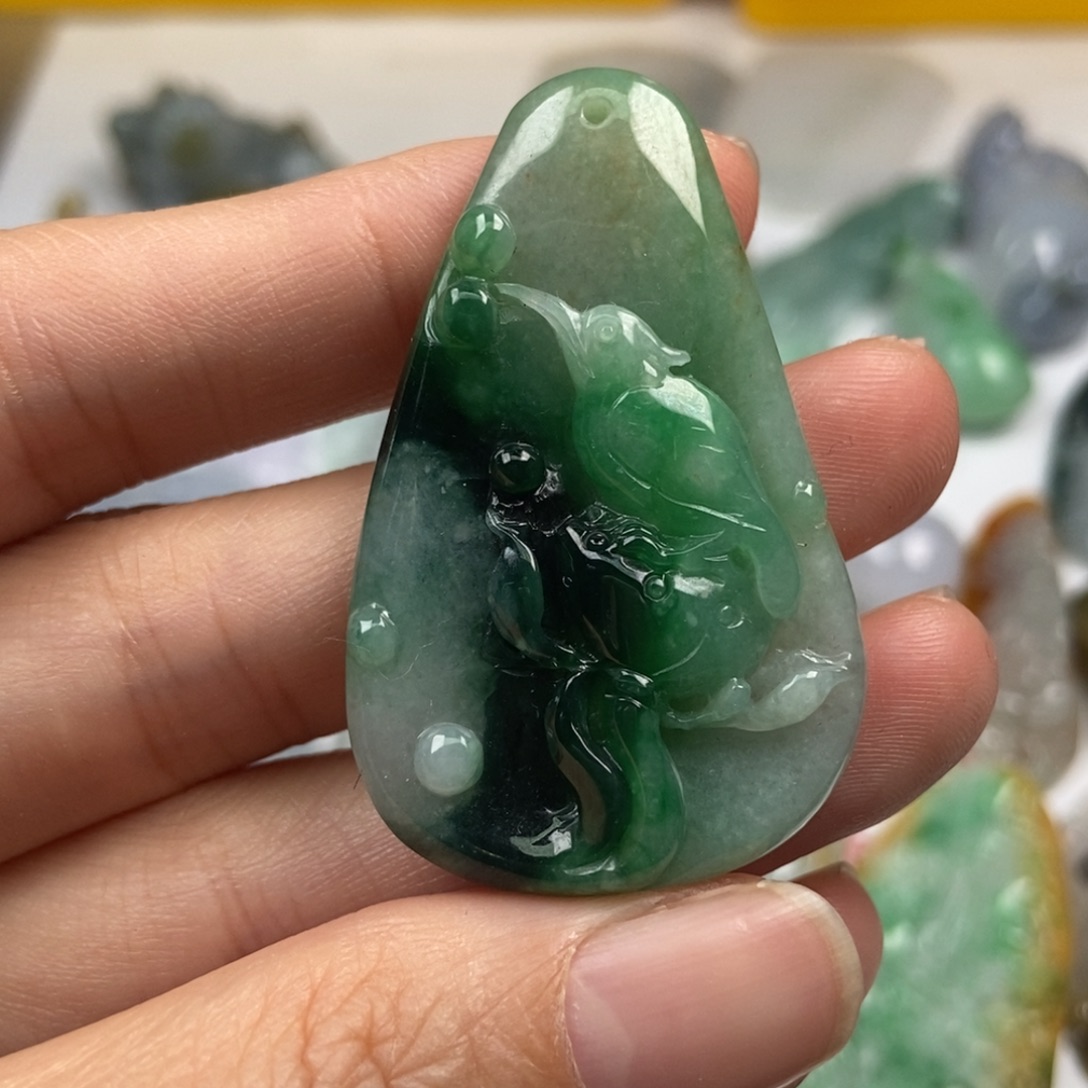翡翠未镶嵌颈饰翡翠
