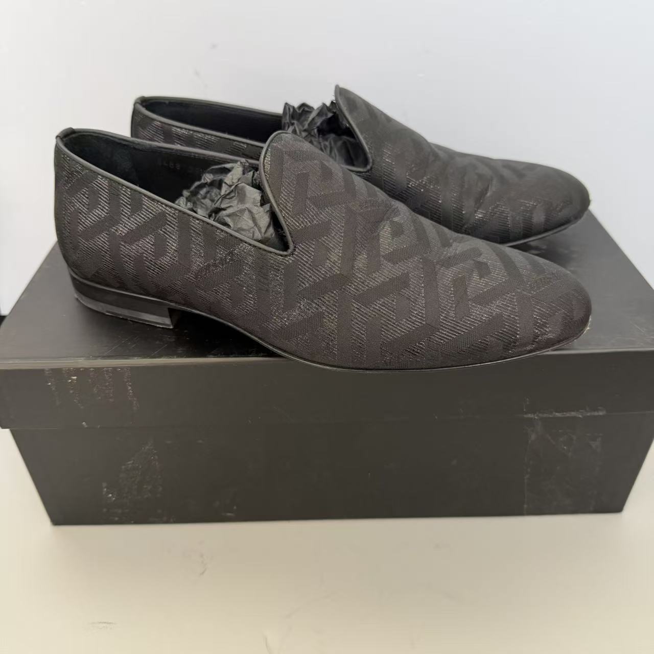 95新 VERSACE/范思哲 39码低帮250休闲鞋男鞋原盒