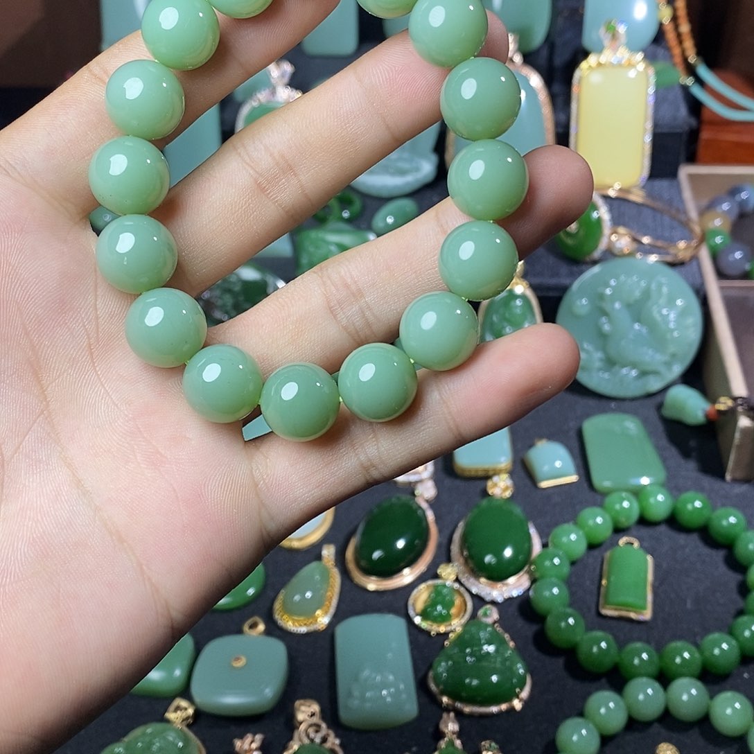 和田玉（碧玉）未镶嵌颈饰