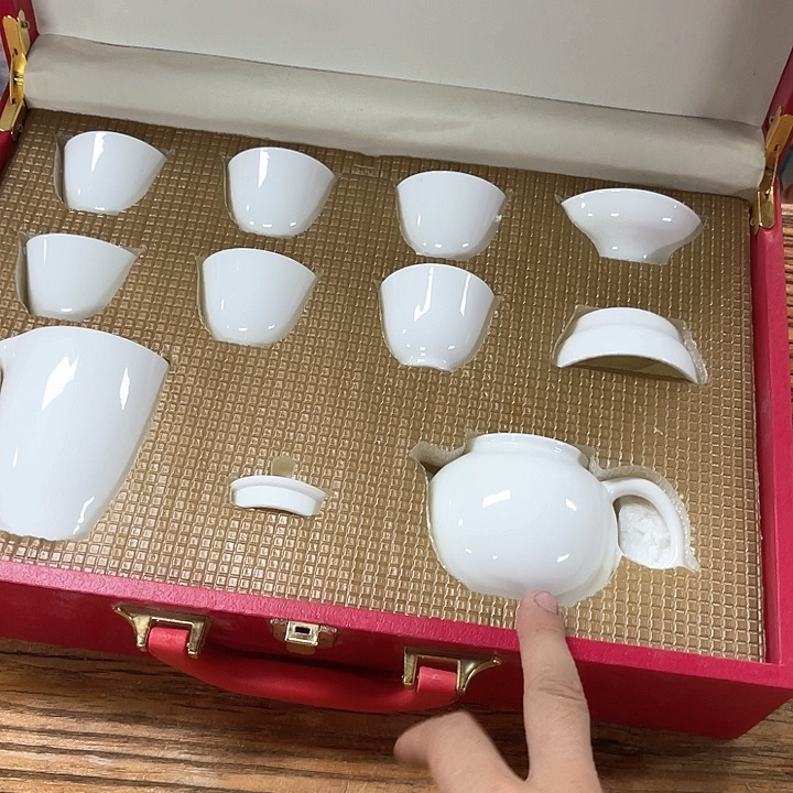 孤品茶具套装等。      