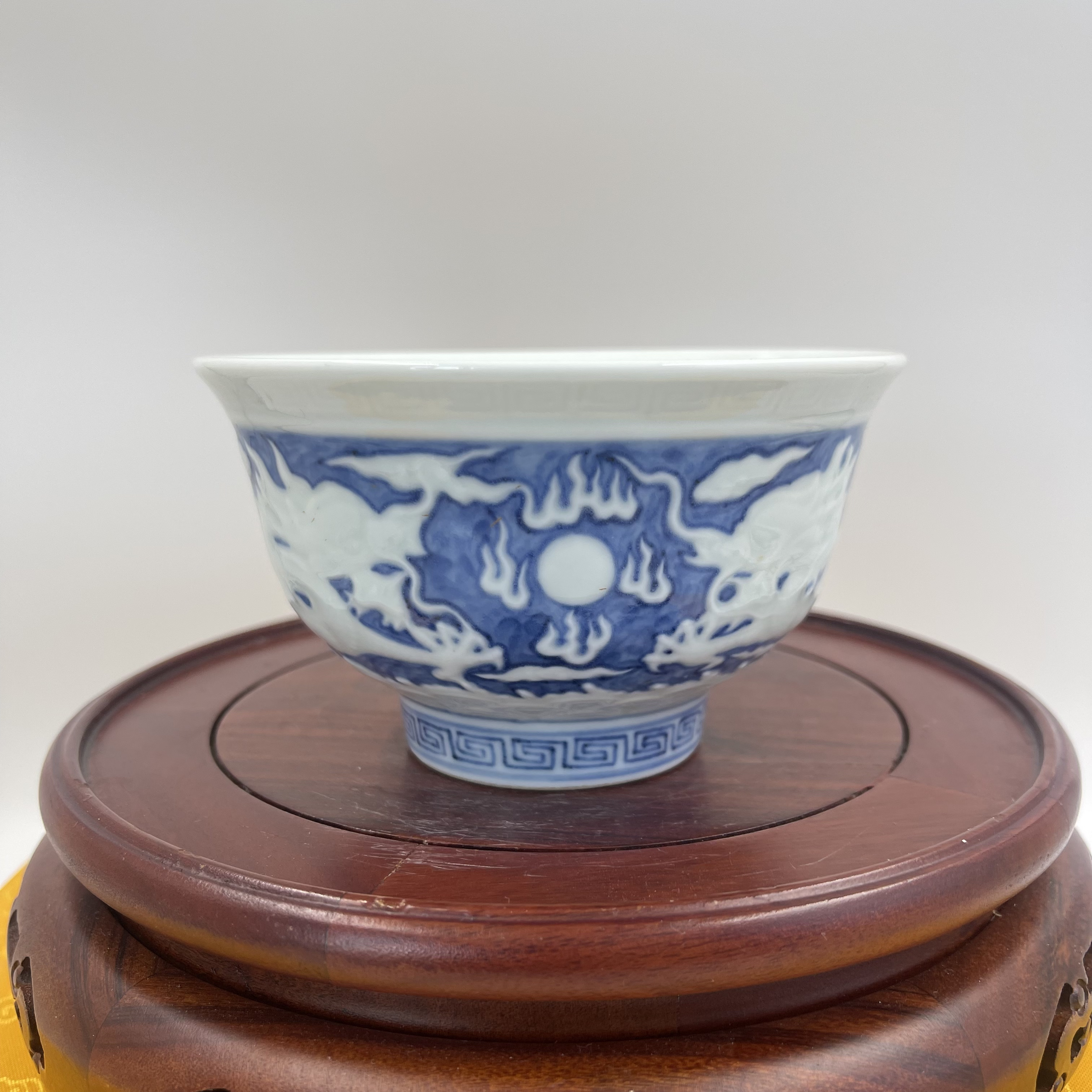 青花 暗刻 海水龙纹 碗   高7公分 口径11.5公分 全品  