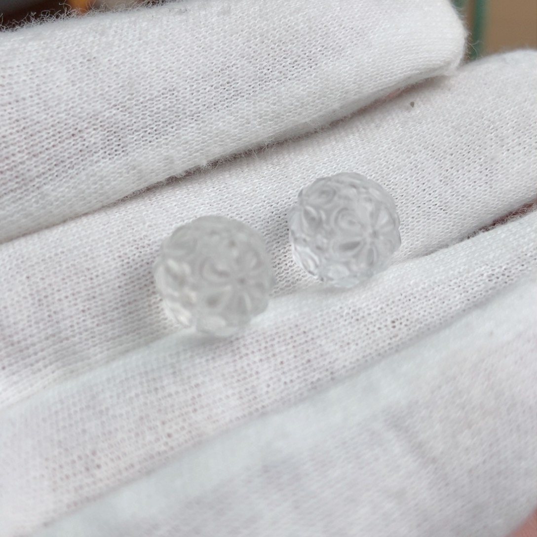 水晶雕刻未镶嵌繁花雕刻水晶珠一对10+