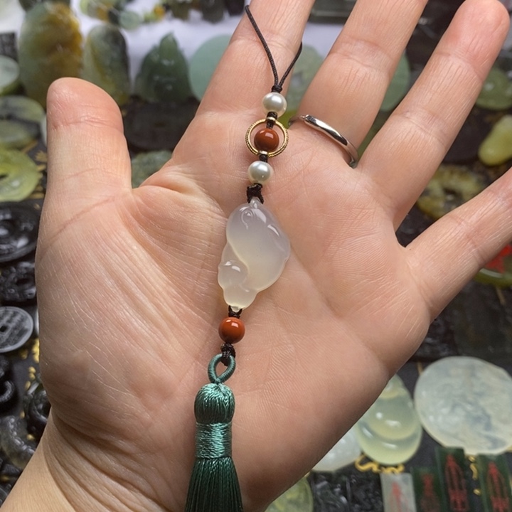 蛇纹石玉颈饰合金