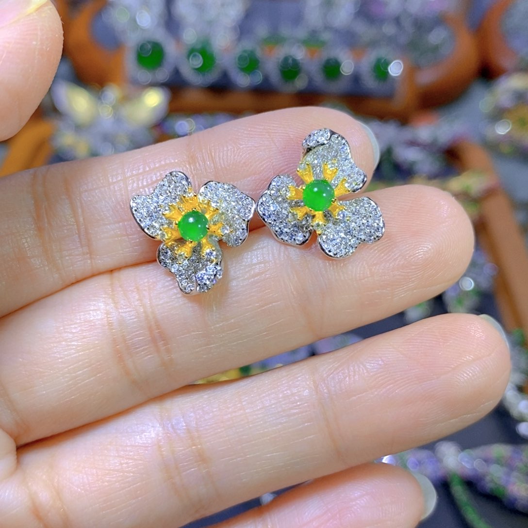 翡翠颈饰银S925镶嵌天然翡翠