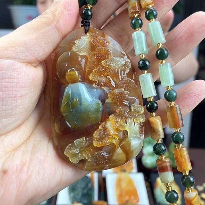 蛇纹石玉颈饰未镶嵌