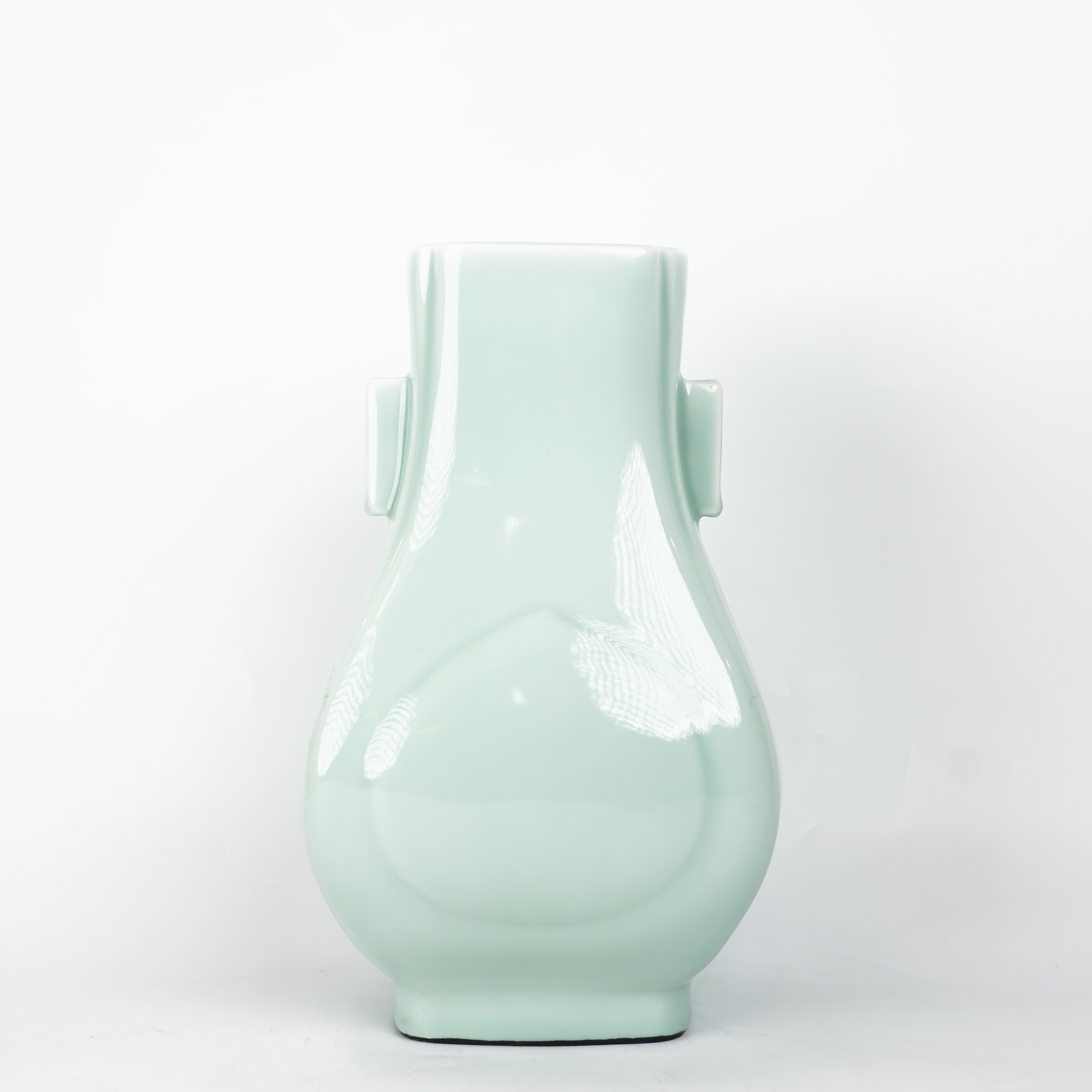 Lot005 清咸丰 青釉贯耳瓶