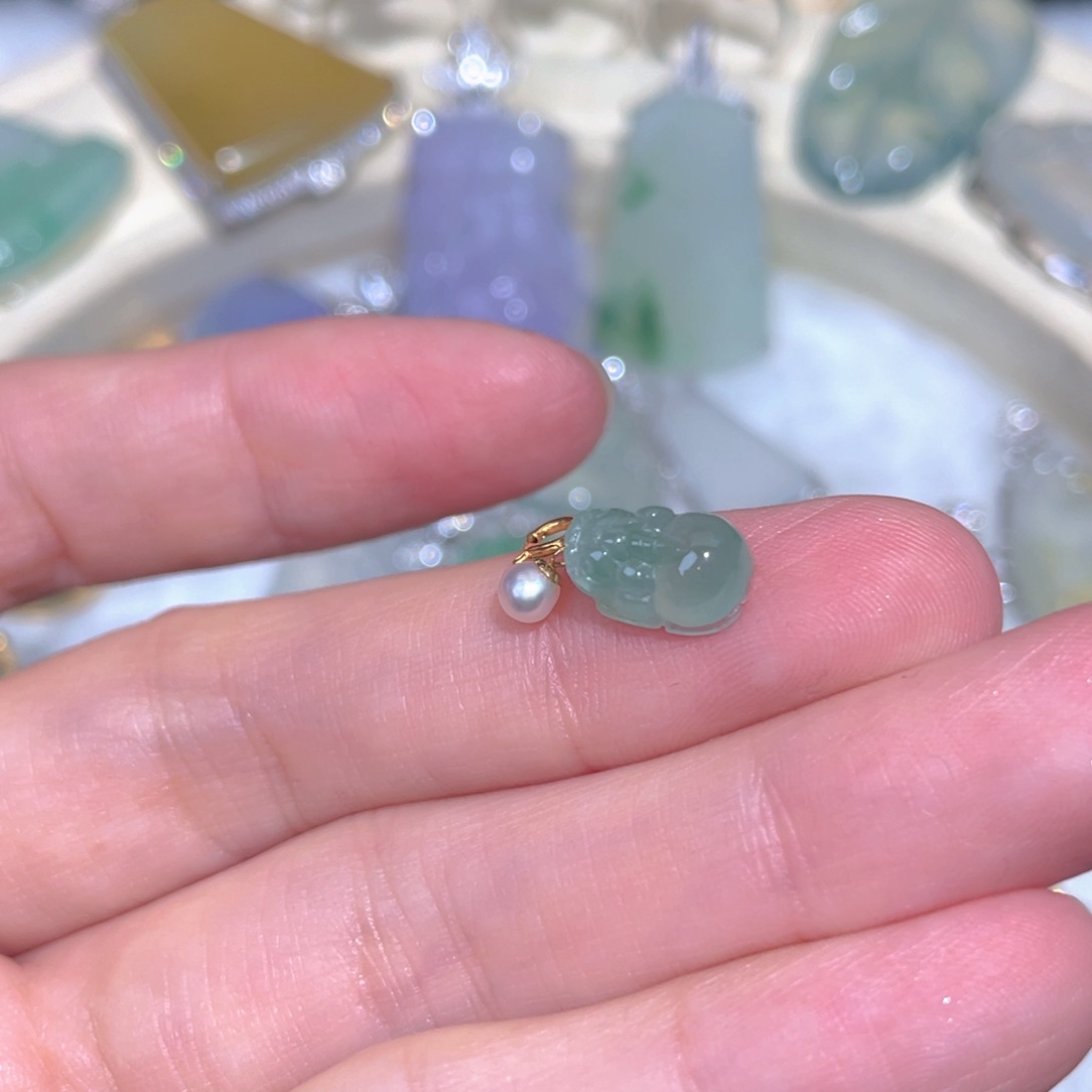 翡翠颈饰18K金镶嵌翡翠