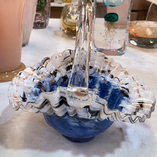 琉璃花瓶高22厘米口径22厘米