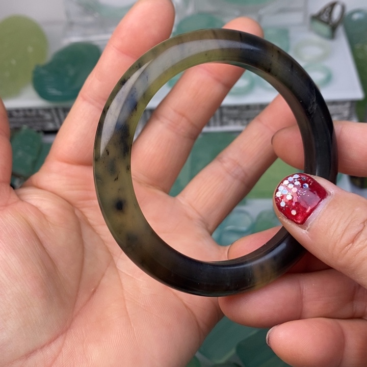 蛇纹石玉玉镯未镶嵌