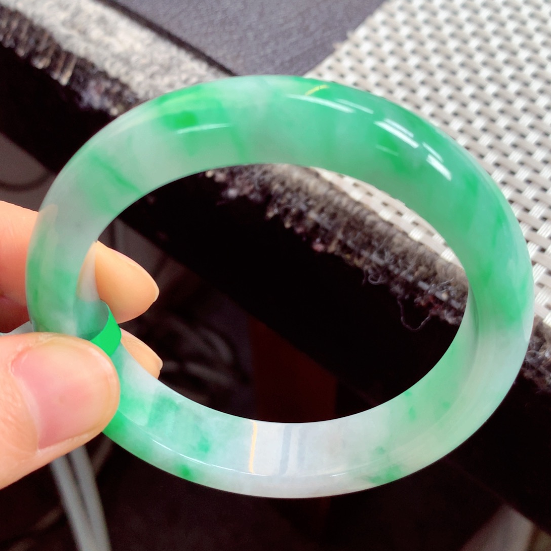 翡翠未镶嵌手镯何*缅甸