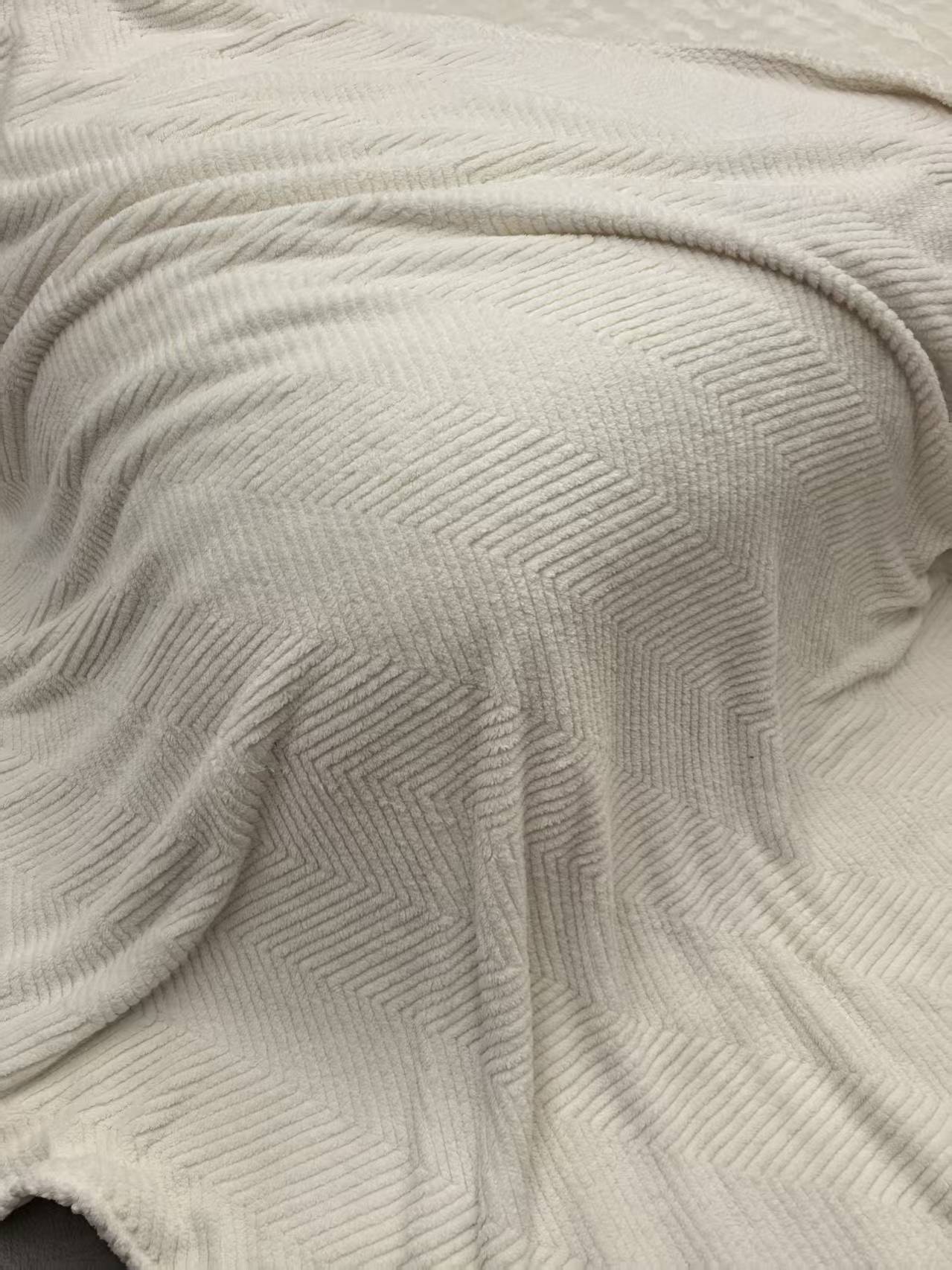 白色菱形塔芙蓉加绒加厚加大秋冬素色大花毛毯