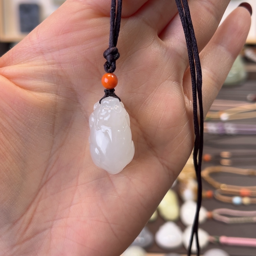 和田玉颈饰未镶嵌貔貅