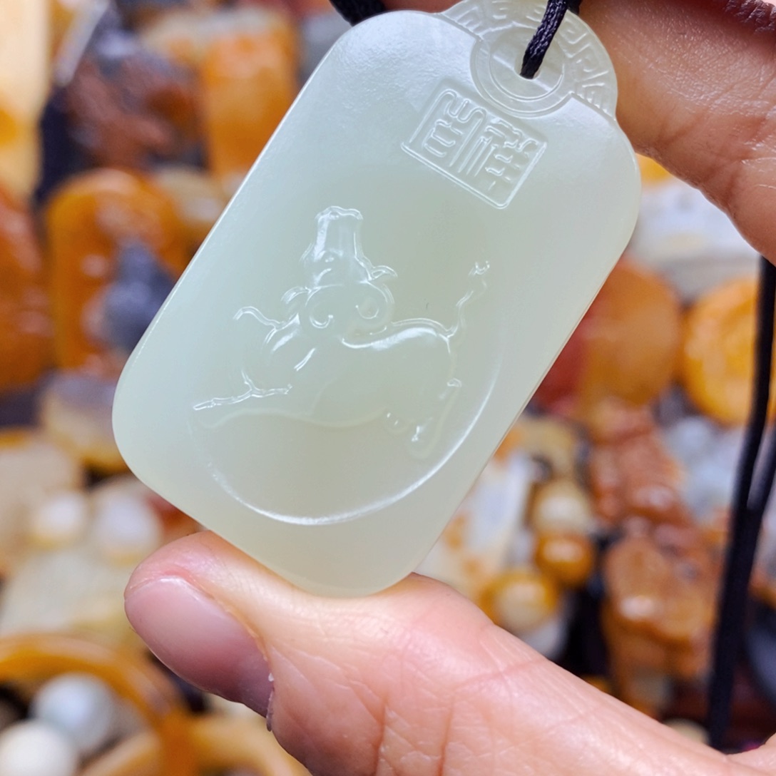 石英质玉未镶嵌颈饰