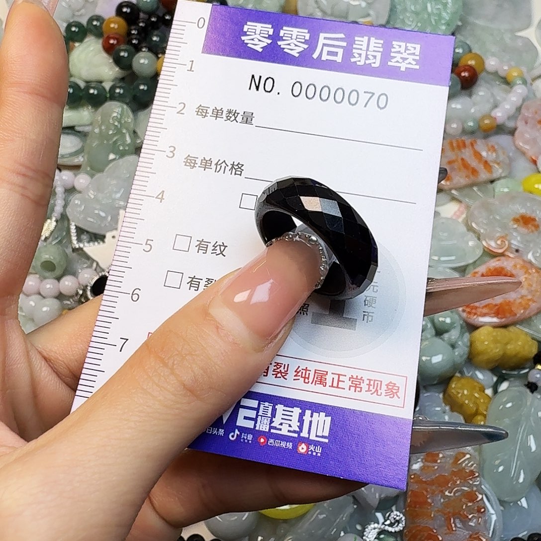 翡翠未镶嵌颈饰hhh