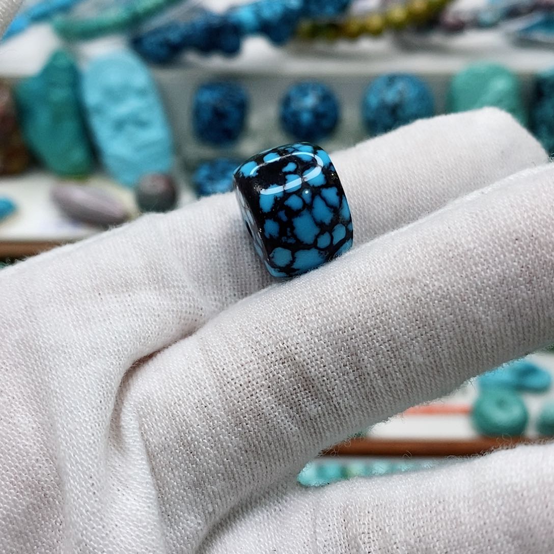 绿松石珠宝奇石未镶嵌山*子