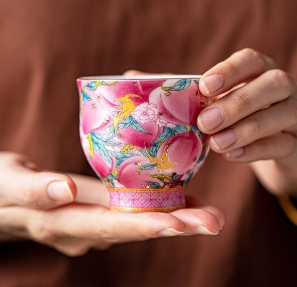 东瓷《寿桃》粉彩陶瓷荷花杯/容量90毫升