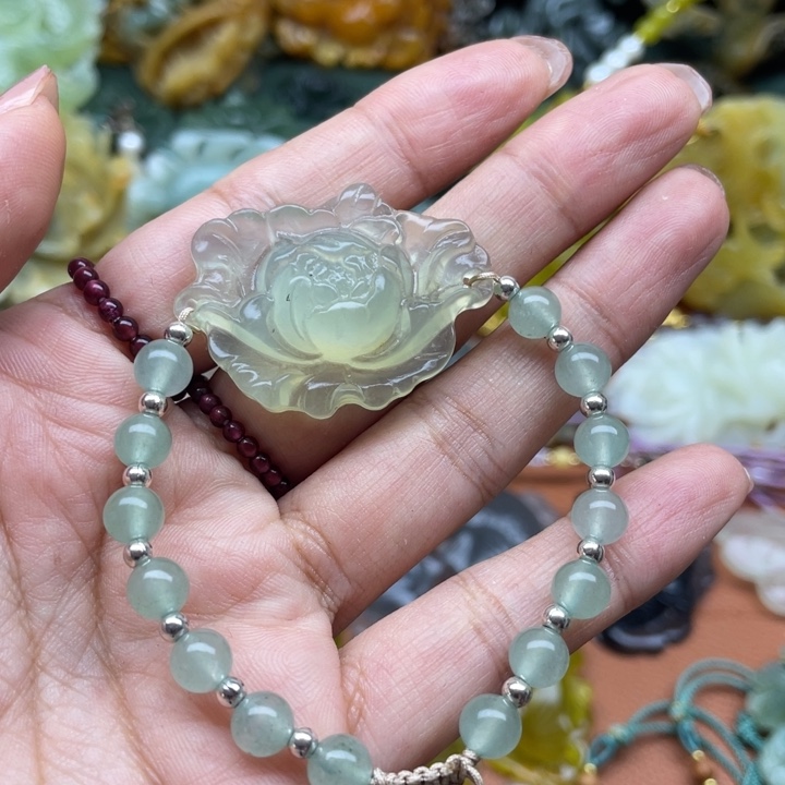 蛇纹石玉未镶嵌吊坠