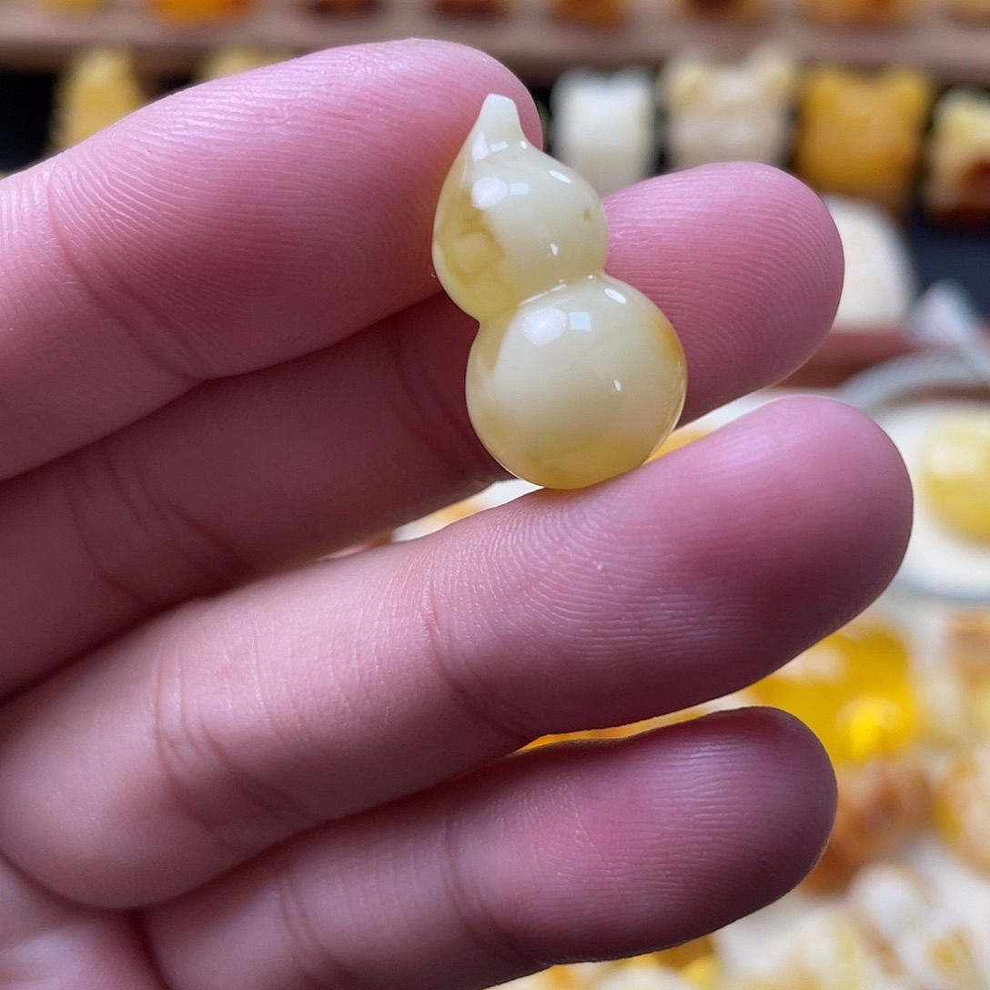 琥珀珠宝奇石未镶嵌