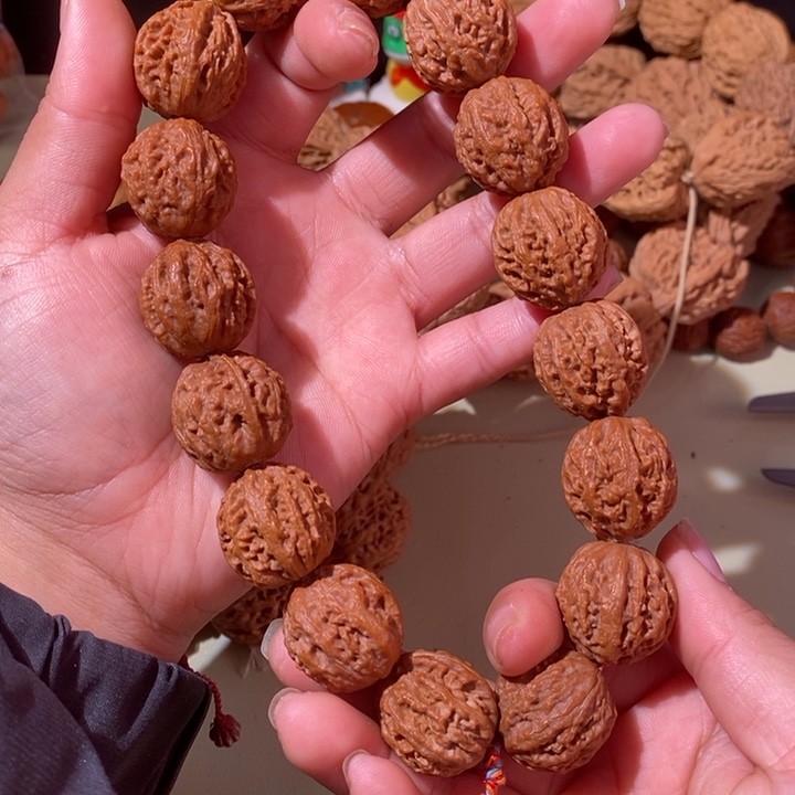 文玩核桃手串……24