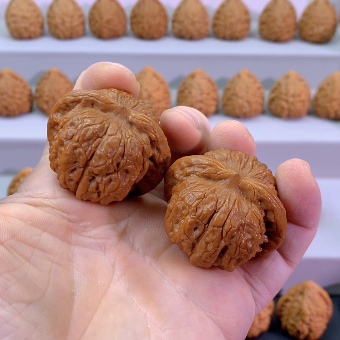 文玩核桃把件42全品血麒麟