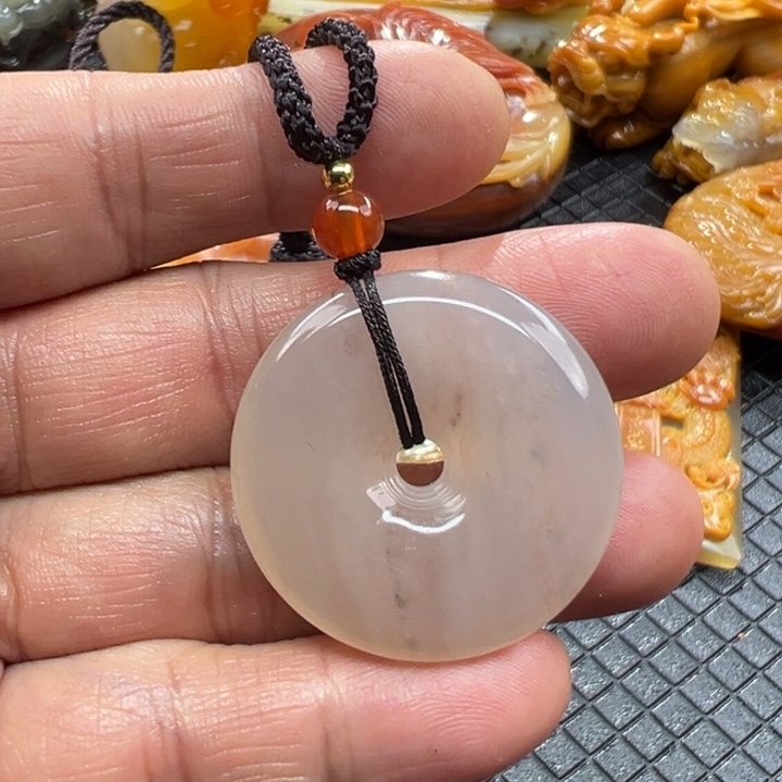 石英质玉（黄龙玉）颈饰未镶嵌