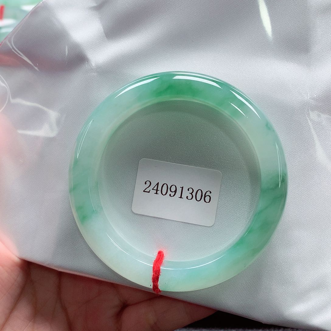 翡翠手镯未镶嵌天然A货翡翠手镯