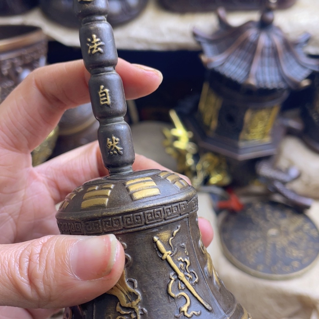 原矿风磨铜摇铃一个 