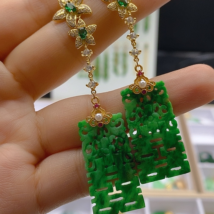 阿***侠翡翠未镶嵌耳饰翡翠