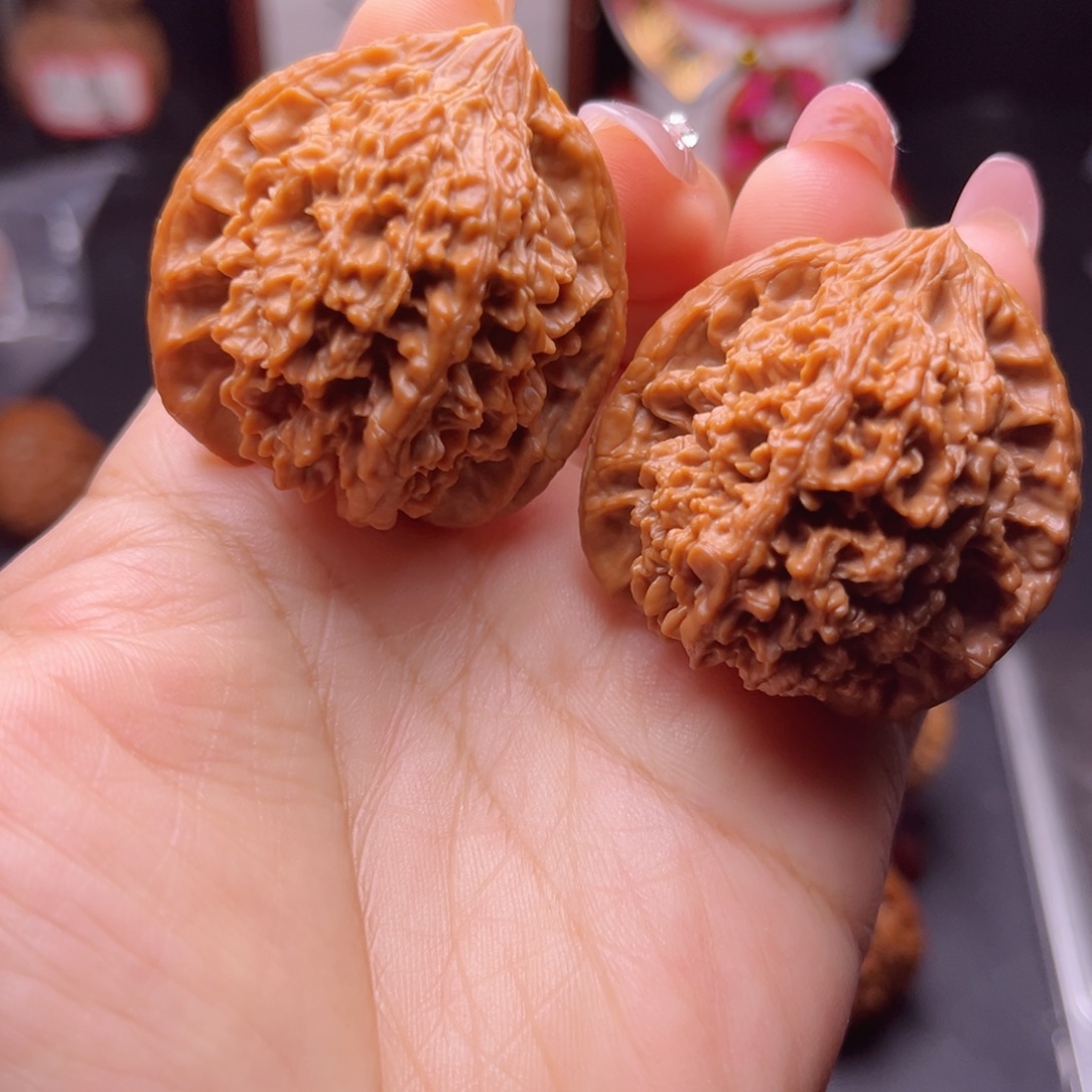 文玩核桃吊坠全品红皮满天星39尺