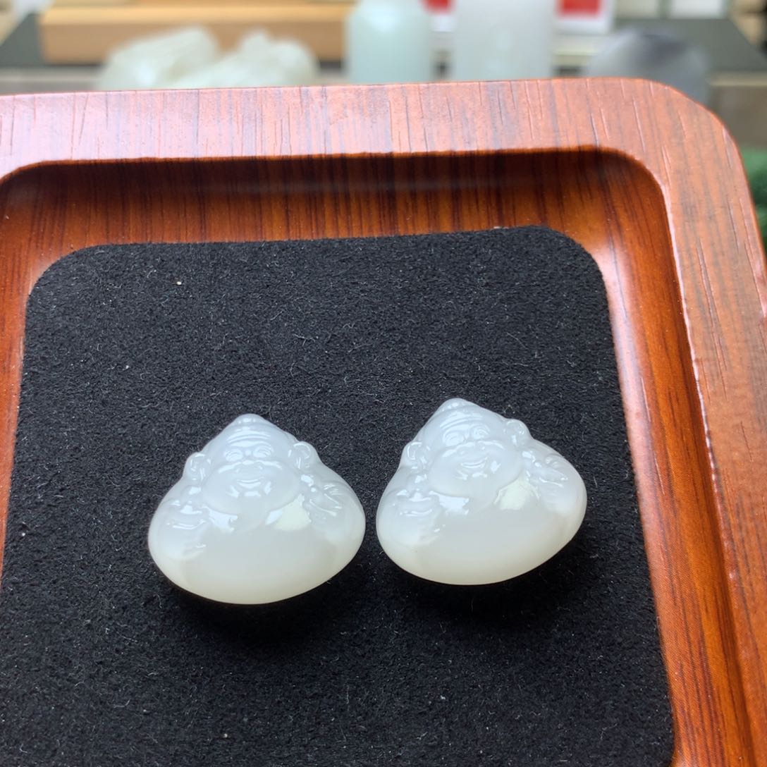 和田玉颈饰未镶嵌随***?藕粉财神