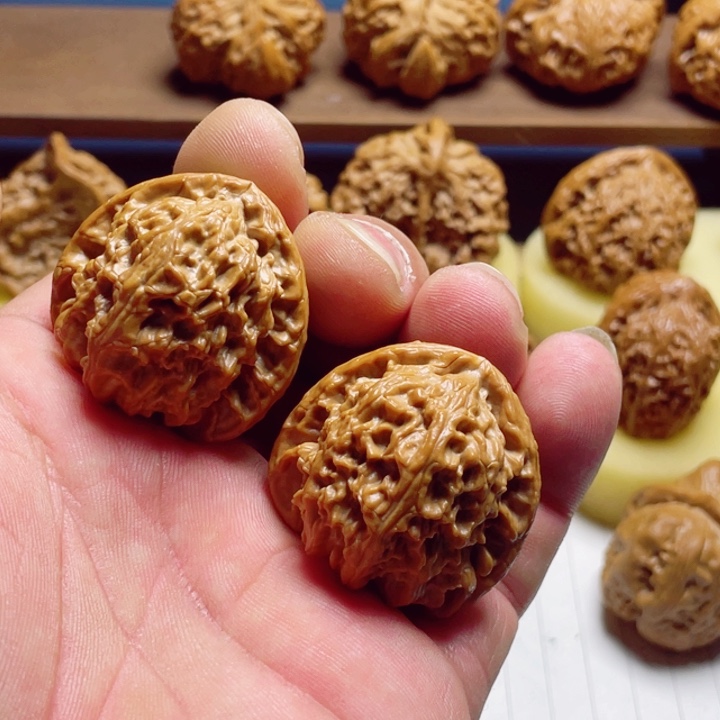 文玩核桃把件三角白