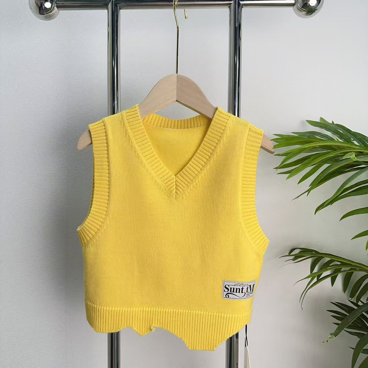 【0904A】明黄色字母毛织背心B4-9