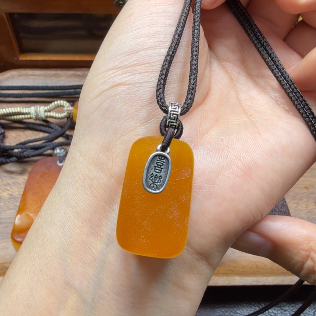 未镶嵌吊坠(赠链)琥珀