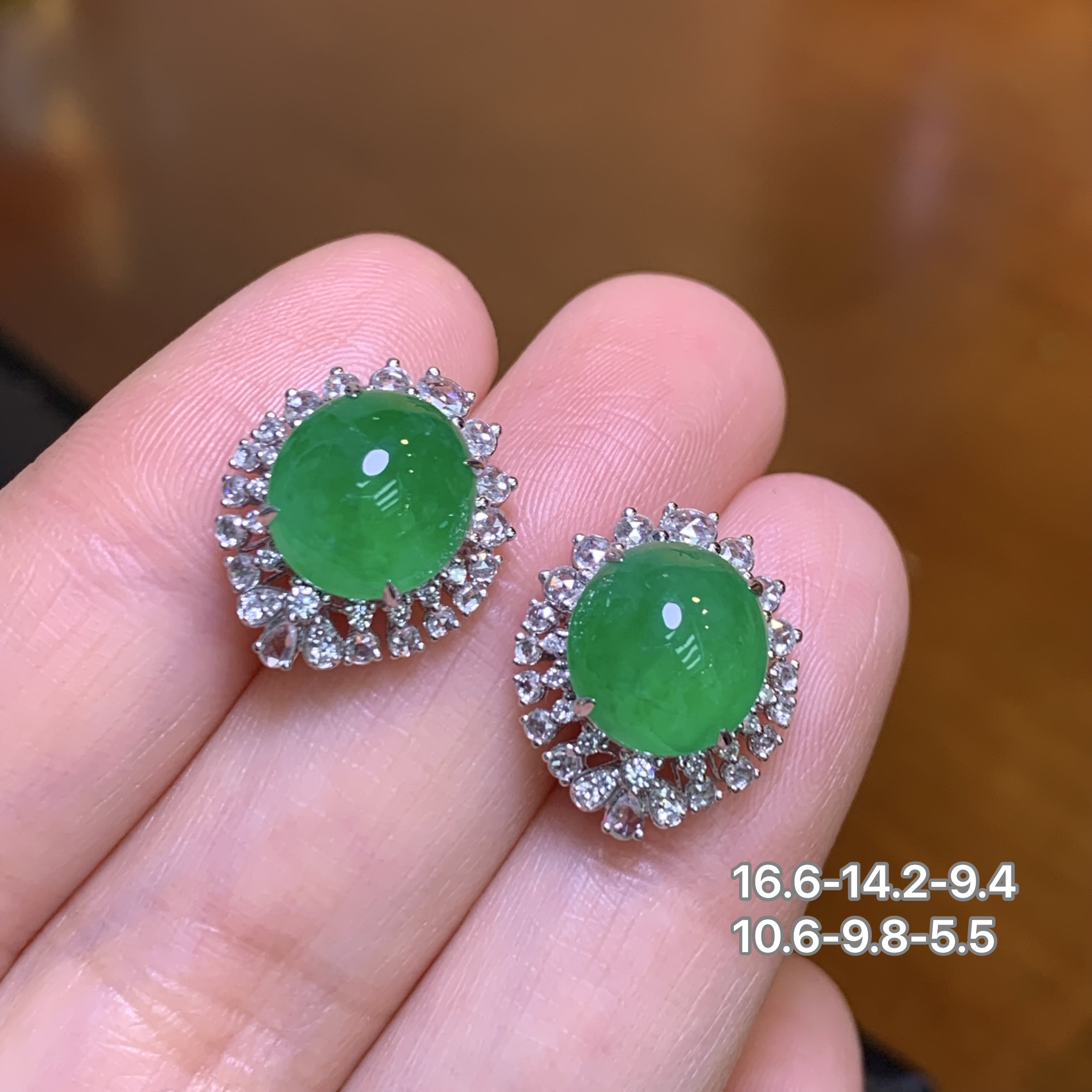 高冰满绿厚装蛋面耳钉