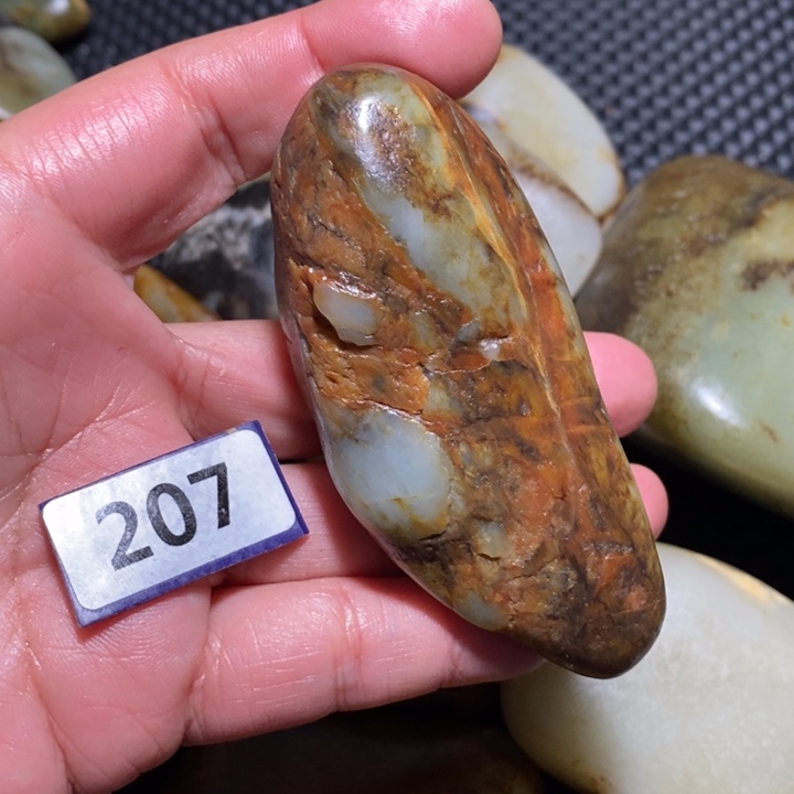 透闪石质玉未镶嵌挂件