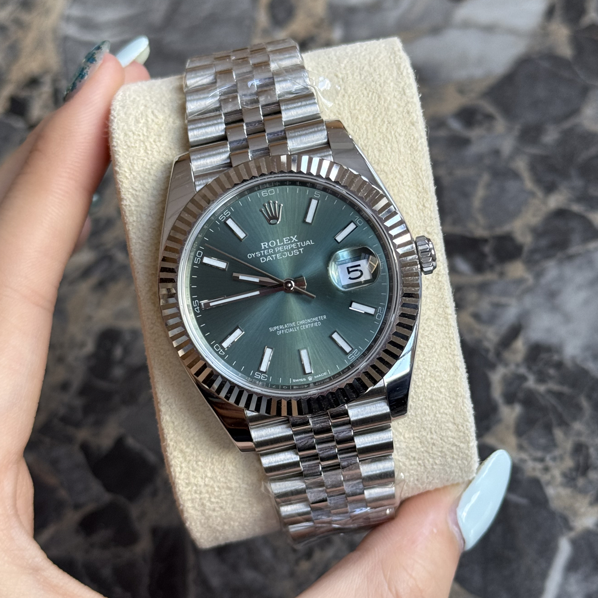 99新 Rolex/劳力士 薄荷绿条m126334-0028 /单表