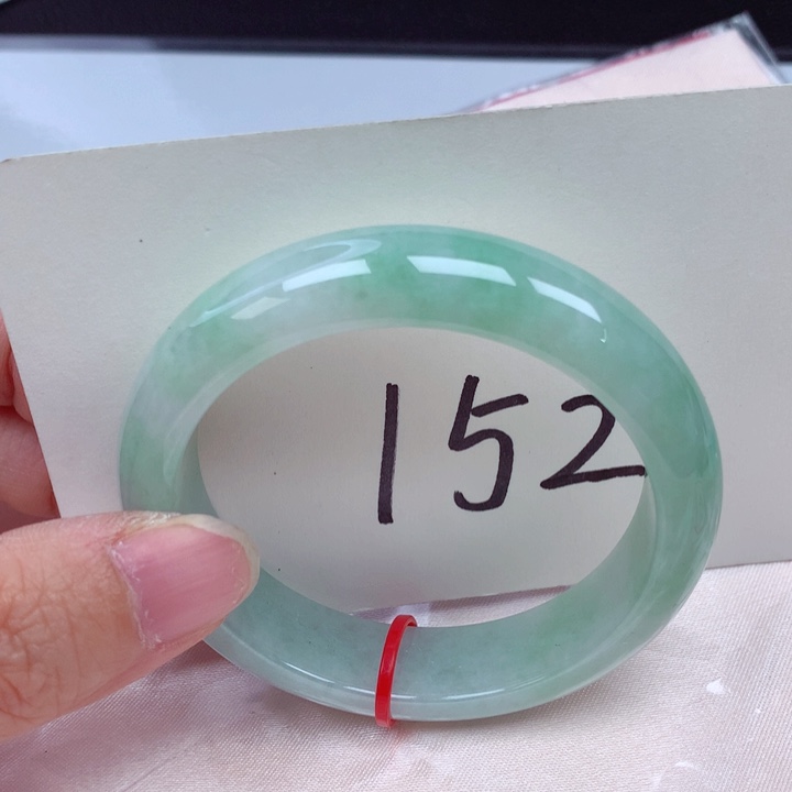 翡翠手镯未镶嵌翡翠